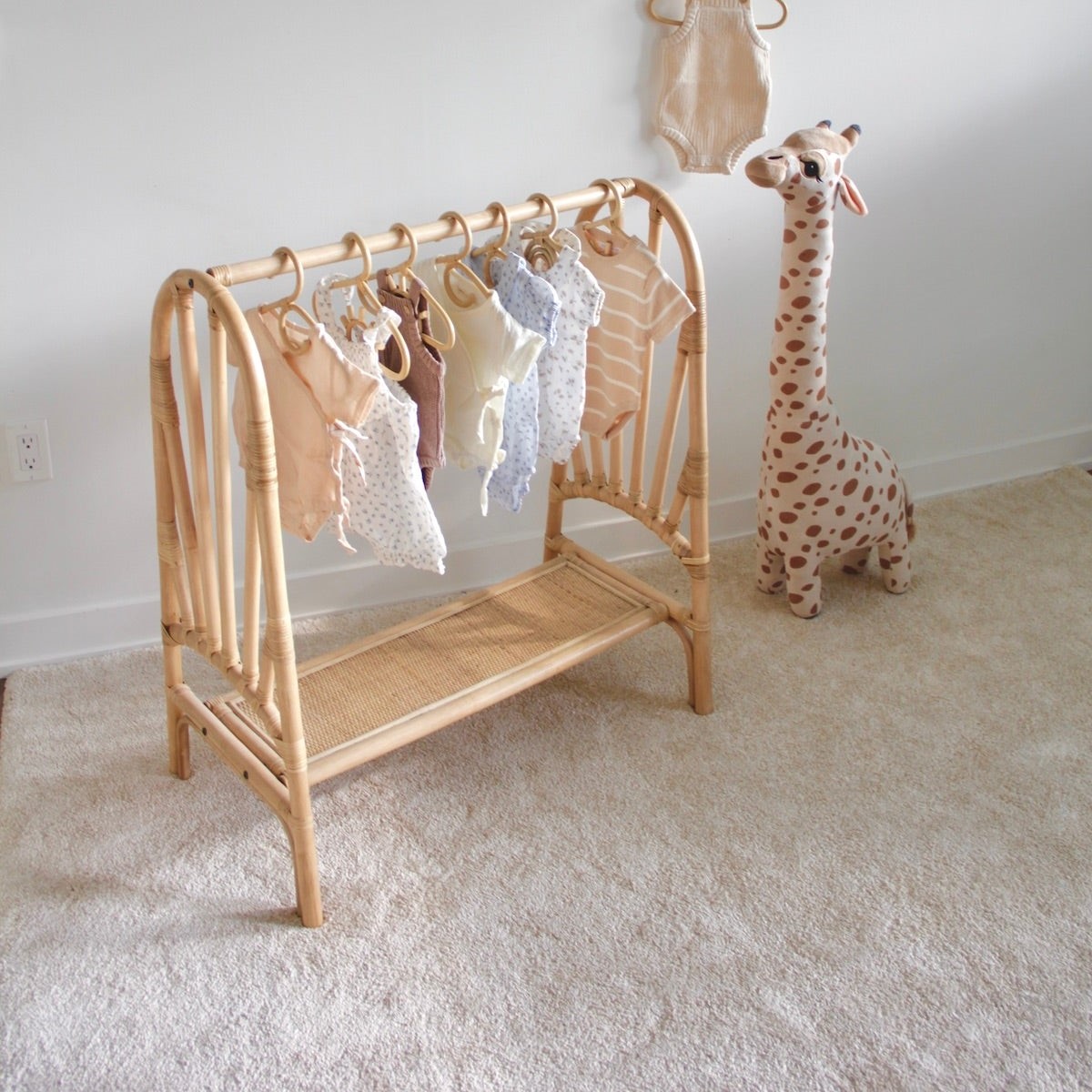 Decorative small hangers, hand - Baby Clothing Hanging Rack ulasan dan harga